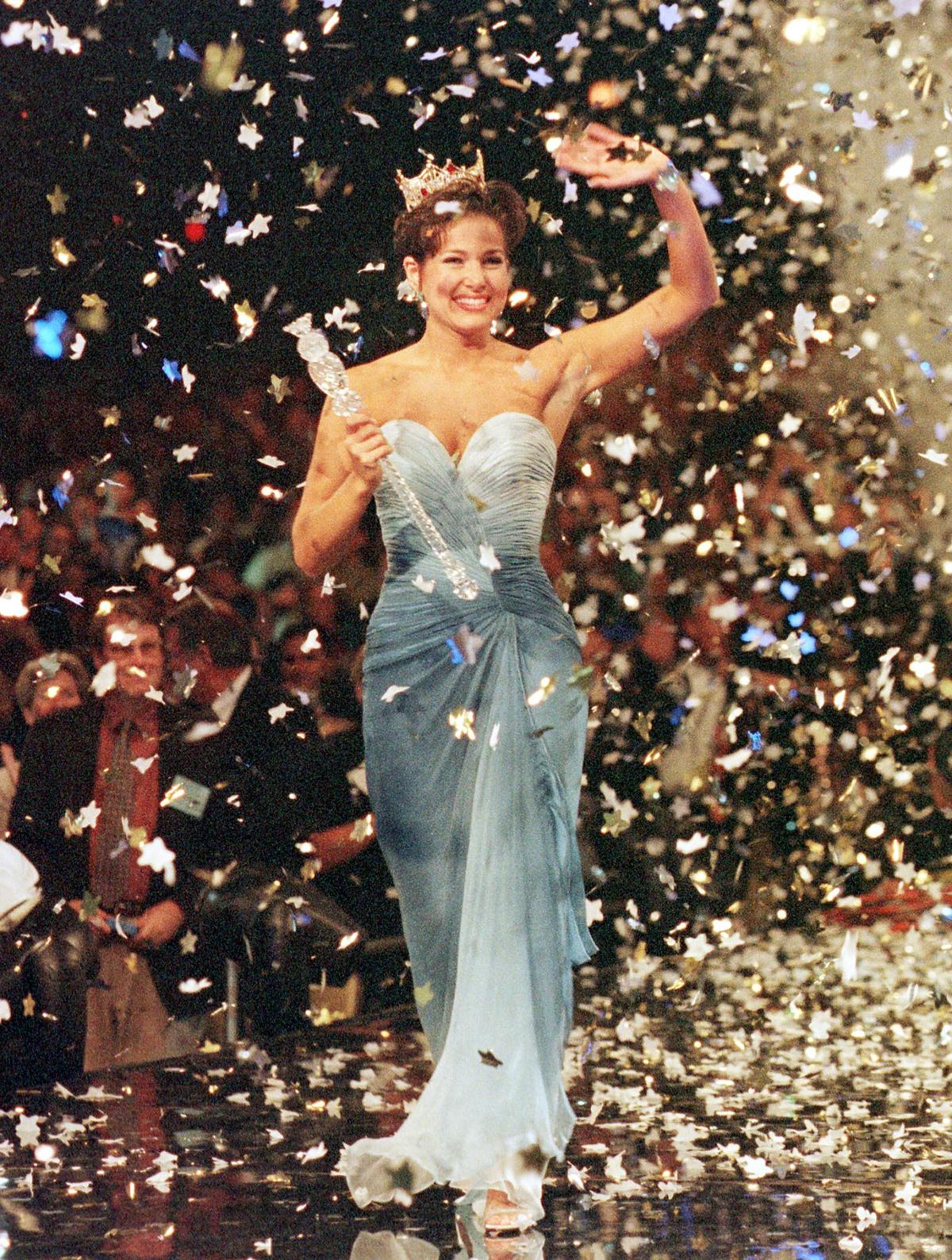 Heather Renee French, Miss America 2000, is showered with confetti as she walks down the runway after being crowned at the conclusion of the Miss America Pageant, September 18, 1999.